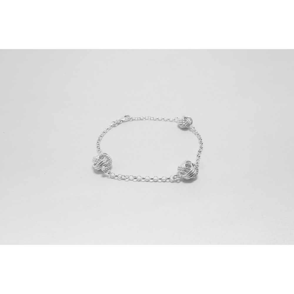 Silver knot design bracelet