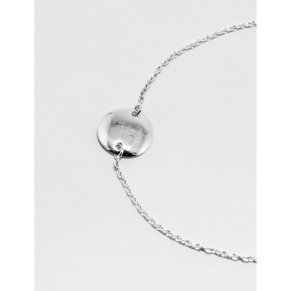 Silver necklace with a round pendant 